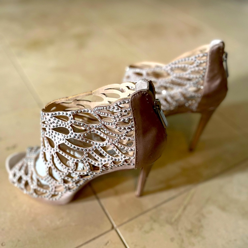 Inc GORGEOUS stilettos.